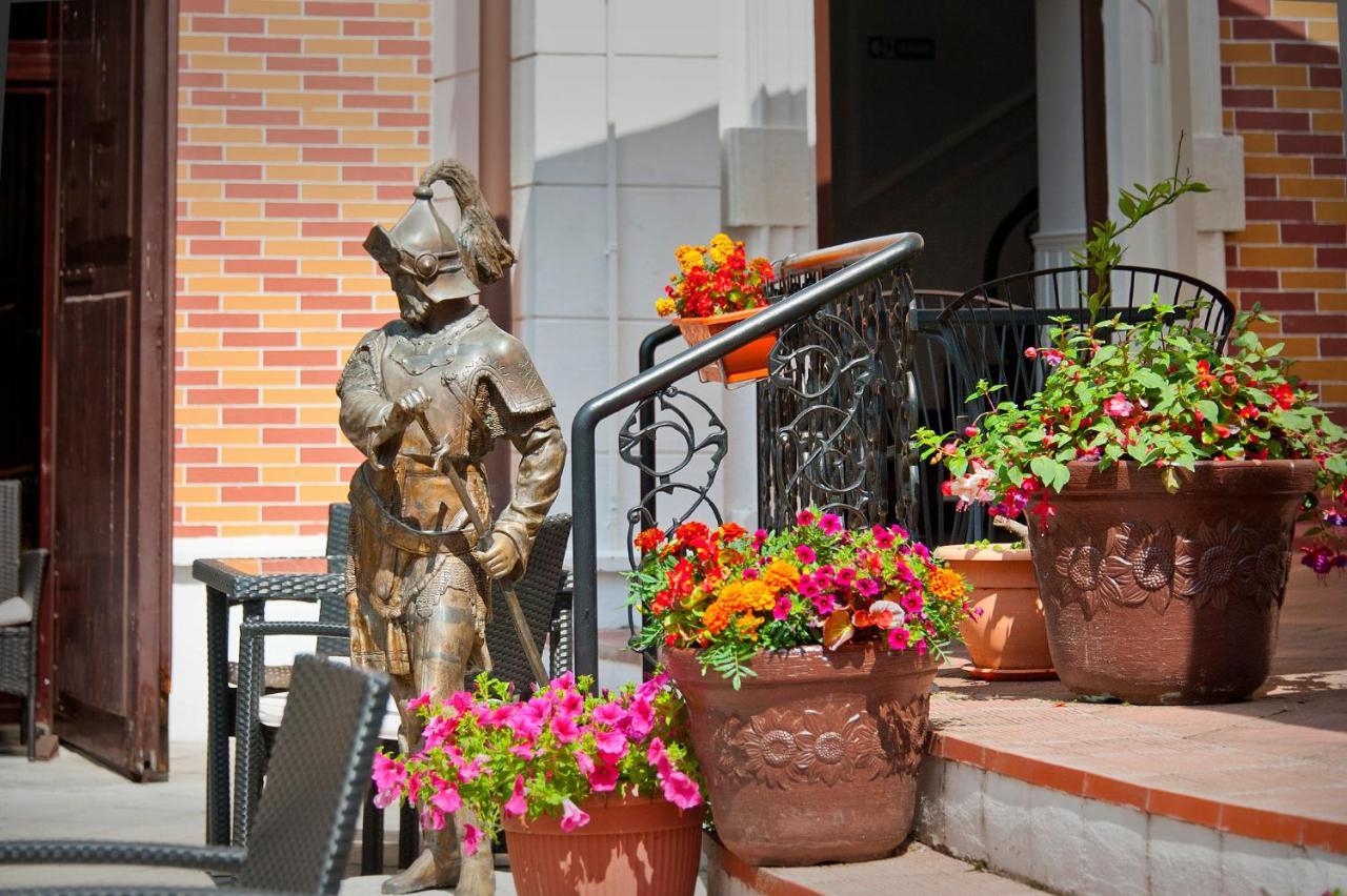 Hotel Bastion ซินายา ภายนอก รูปภาพ